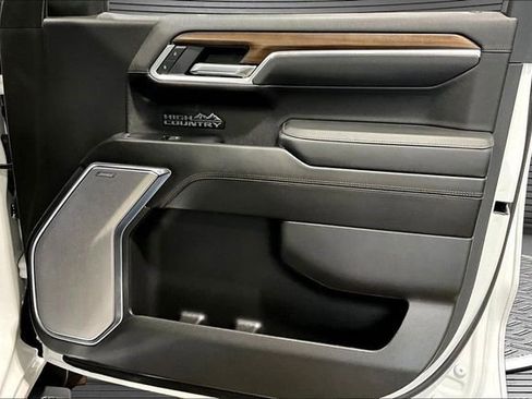 Certified 2025 Chevrolet Silverado 1500 High Country w/ Technology Package AWD/4WD image 24