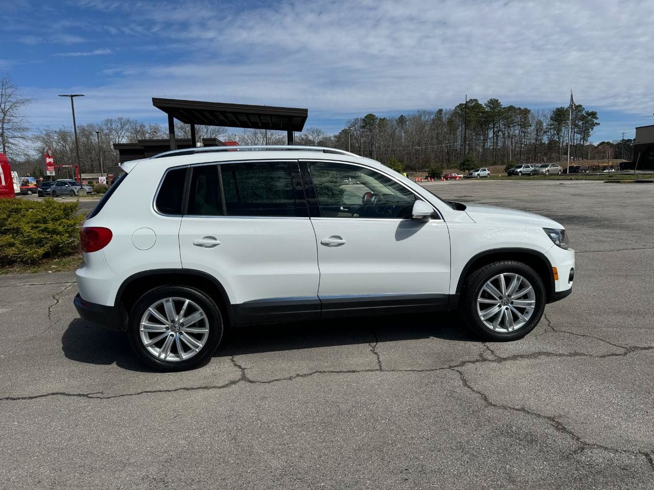 Used 2016 Volkswagen Tiguan SE FWD image 2