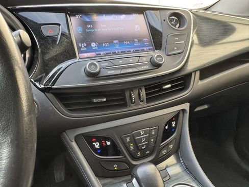 Used 2020 Buick Envision Essence image 18