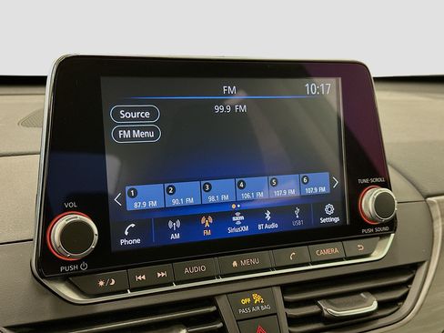 Used 2025 Nissan Altima 2.5 SV FWD image 21