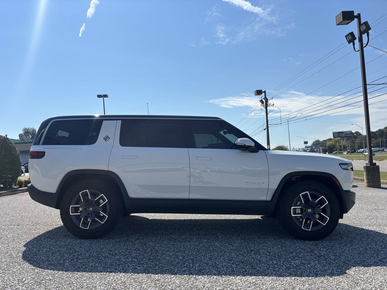 Used 2025 Rivian R1S Adventure Dual AWD/4WD image 6