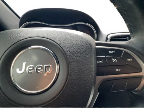 Used 2019 Jeep Grand Cherokee Limited RWD image 38