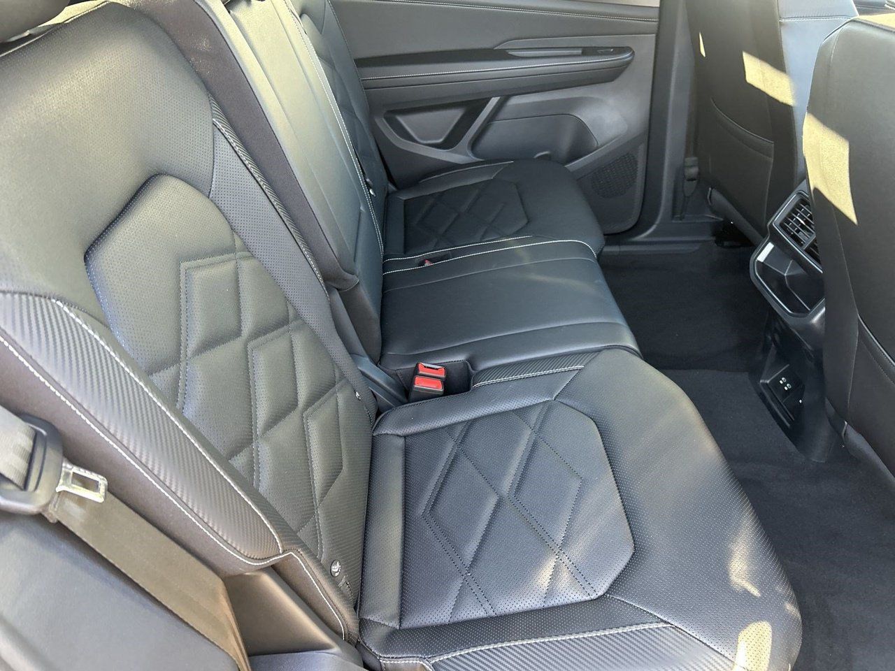 New 2026 Volkswagen Atlas Cross Sport SE FWD image 9