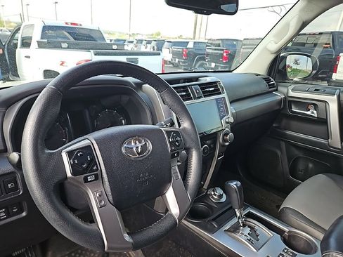 Used 2022 Toyota 4Runner SR5 Premium w/ Moonroof Package AWD/4WD image 14