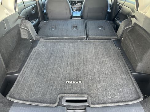 Used 2024 Nissan Rogue SV AWD/4WD image 19