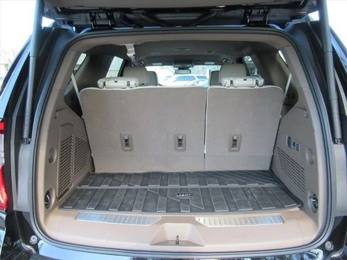 Used 2025 GMC Yukon Denali image 32