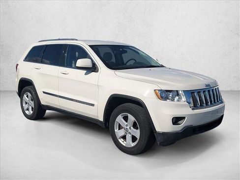 Used 2011 Jeep Grand Cherokee Laredo image 3