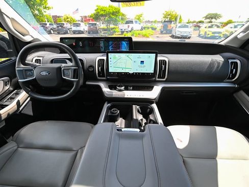 Used 2025 Ford Expedition Active AWD/4WD image 31