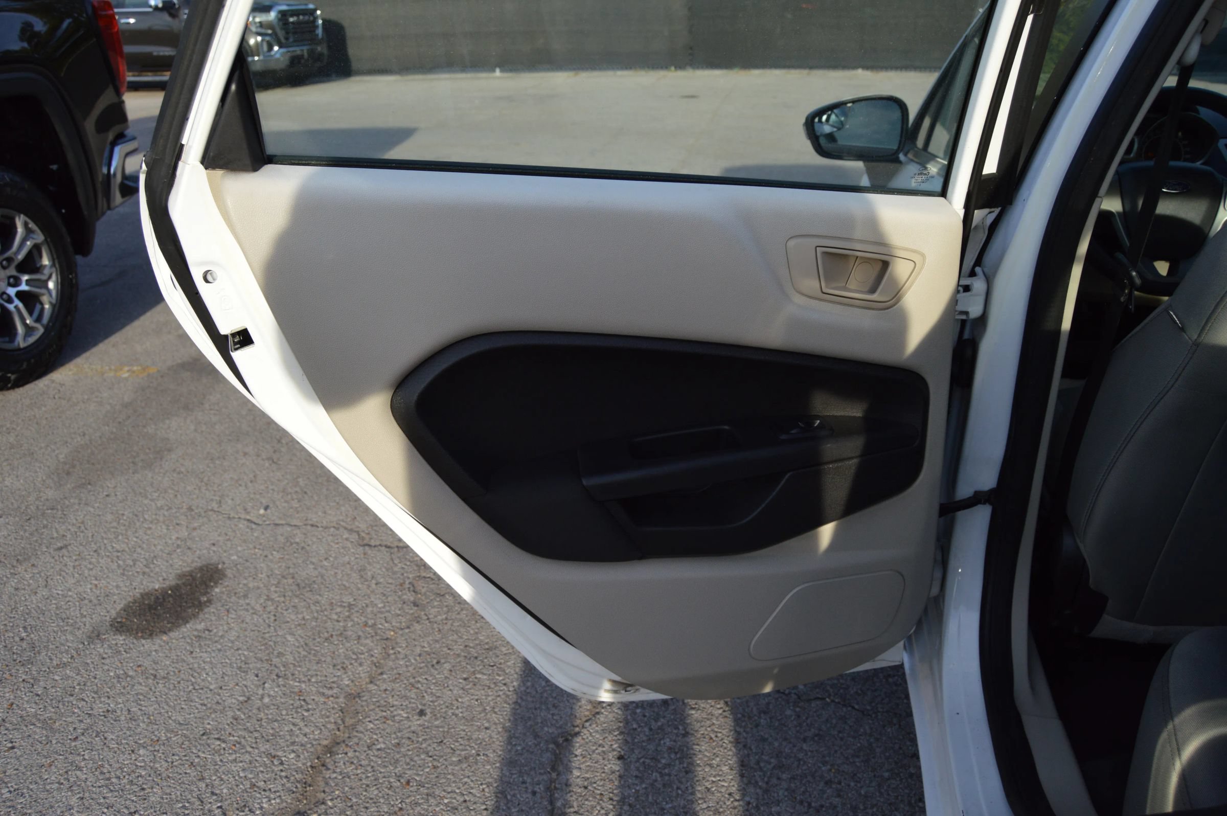 Used 2013 Ford Fiesta SE w/ Super Fuel Economy Pkg FWD image 20