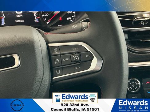 Used 2025 Jeep Compass Trailhawk AWD/4WD image 18