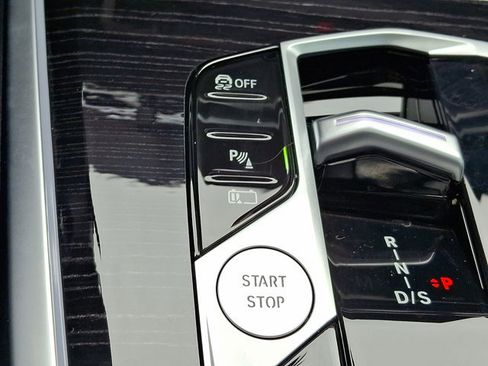 Used 2026 BMW X5 xDrive50e image 32