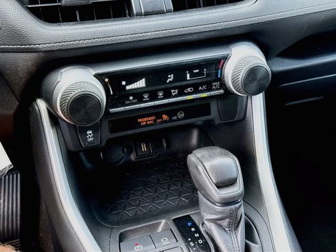 Used 2020 Toyota RAV4 LE w/ Carpet Mat Package FWD image 14