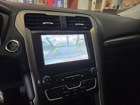Used 2017 Ford Fusion SE w/ Fusion SE Technology Package FWD image 23
