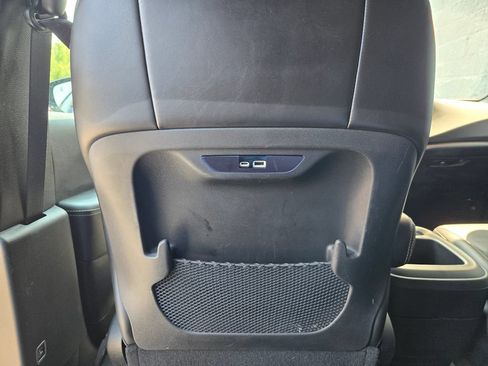 Used 2025 Chrysler Pacifica Select FWD image 36
