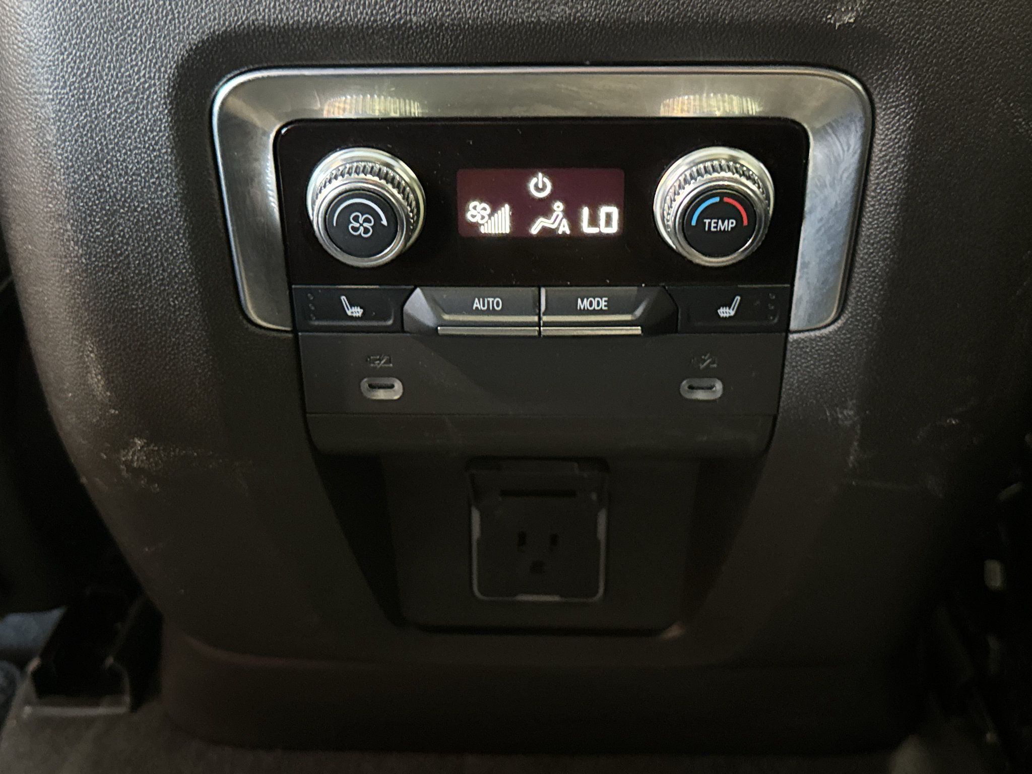 Used 2021 GMC Yukon XL Denali w/ Denali Premium Package AWD/4WD image 16