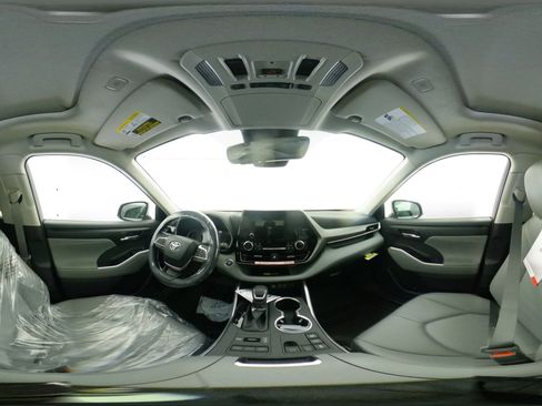 New 2026 Toyota Highlander XLE image 33