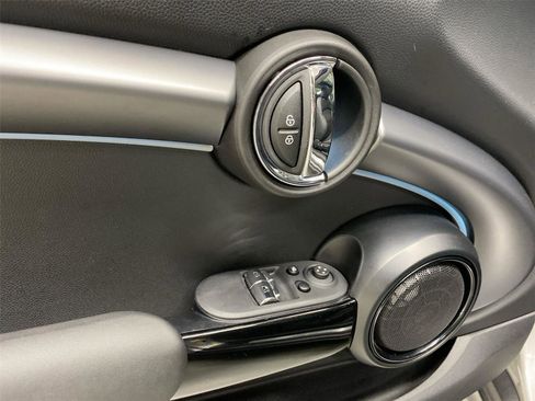 Certified 2024 MINI Cooper SE image 19