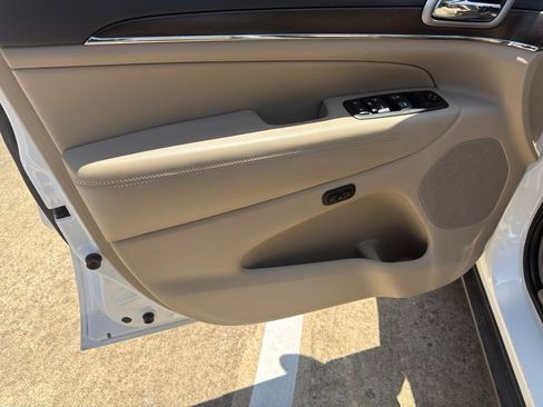 Used 2017 Jeep Grand Cherokee Limited w/ Trailer Tow Group IV RWD image 16