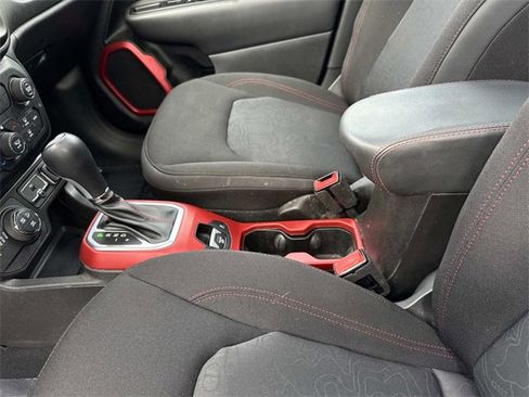 Used 2020 Jeep Renegade Trailhawk w/ UConnect 8.4 Nav Group image 15