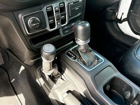 Used 2023 Jeep Wrangler Unlimited Sahara AWD/4WD image 18