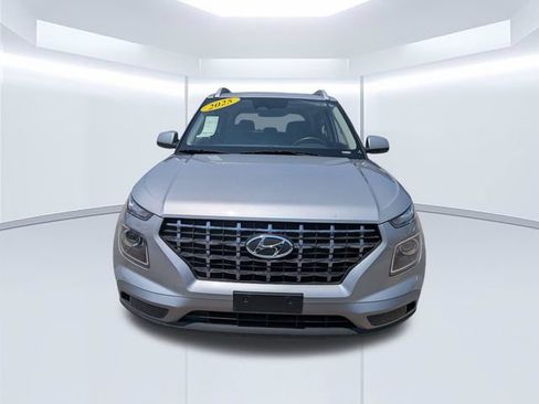 Used 2025 Hyundai Venue SEL FWD image 11