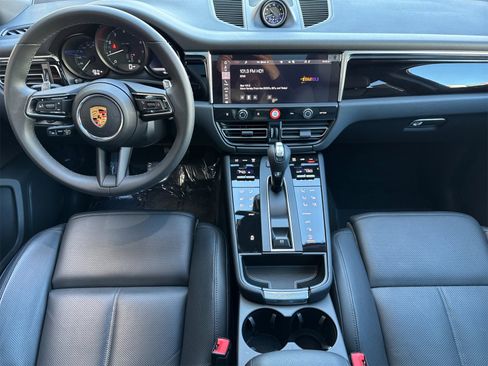 Used 2025 Porsche Macan image 6