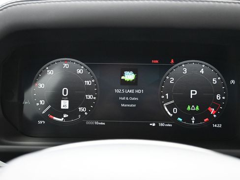 Used 2025 Land Rover Defender 110 X-Dynamic SE AWD/4WD image 15