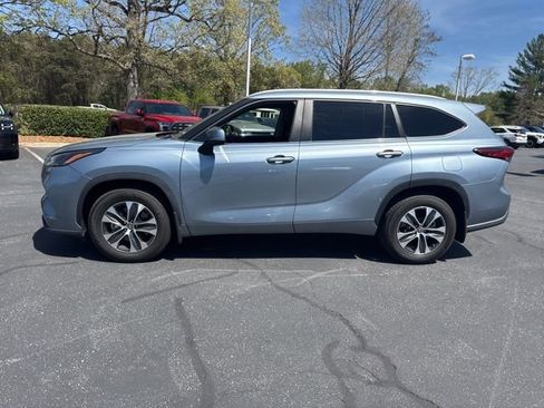 Used 2023 Toyota Highlander XLE image 8
