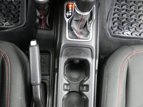 Used 2021 Jeep Wrangler Unlimited Rubicon w/ LED Lighting Group AWD/4WD image 18