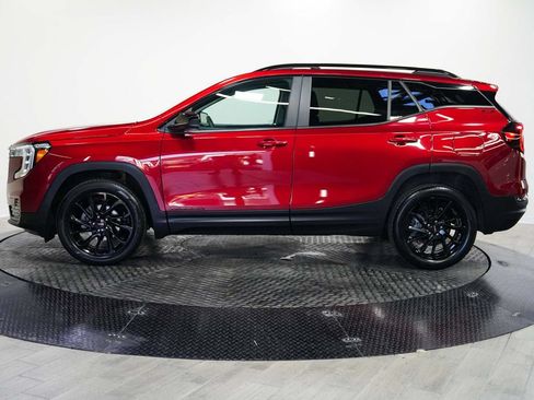 Used 2024 GMC Terrain SLE w/ Driver Convenience Package AWD/4WD image 4