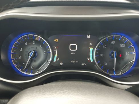 Used 2023 Chrysler Pacifica Touring-L FWD image 22