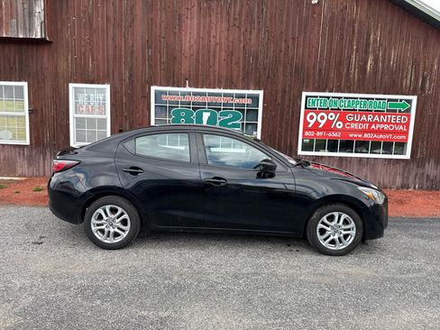 Used 2017 Toyota Yaris iA FWD image 10
