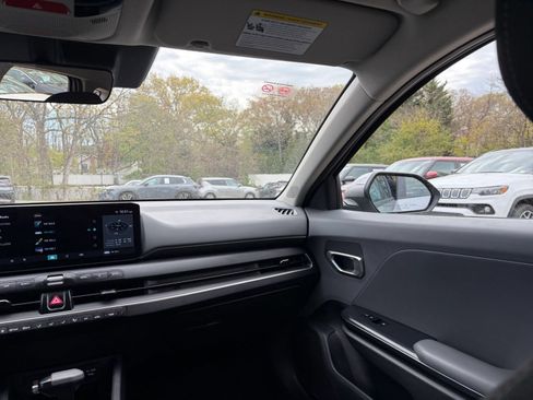 Used 2025 Kia K4 FWD image 33