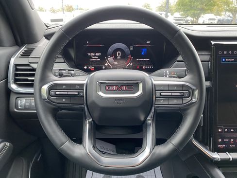 Used 2024 GMC Acadia Elevation image 18