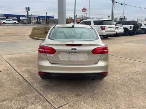 Used 2017 Ford Focus SE image 6