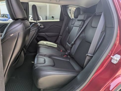 Used 2019 Jeep Cherokee Trailhawk AWD/4WD image 14