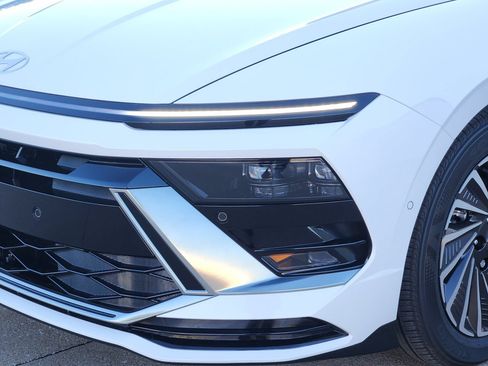 New 2026 Hyundai Sonata Limited FWD image 6
