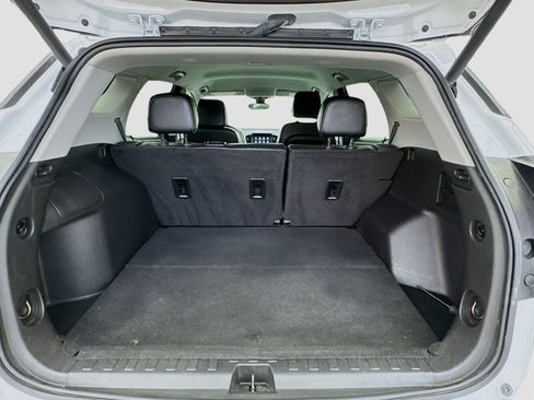 Used 2023 GMC Terrain SLT image 17