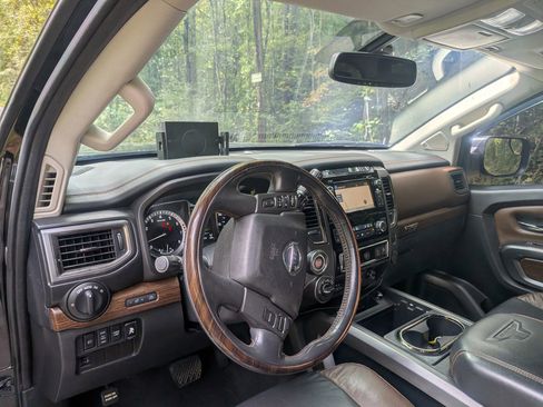 Used 2017 Nissan Titan Platinum Reserve w/ Off-Road Package image 10