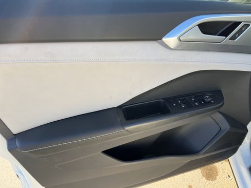 Certified 2025 Volkswagen Taos SE w/ Panoramic Sunroof Package FWD image 13