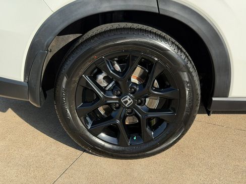 Used 2025 Honda HR-V Sport image 8