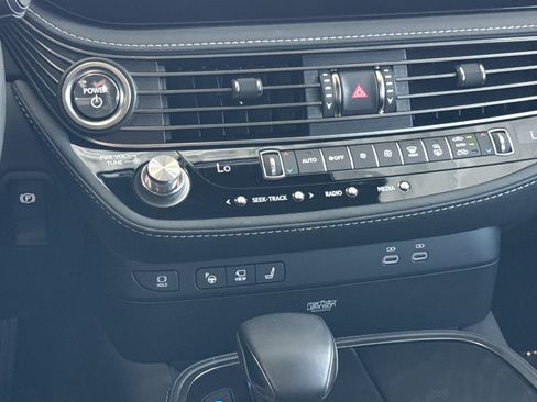Used 2023 Lexus LS 500h AWD w/ Luxury Package image 42