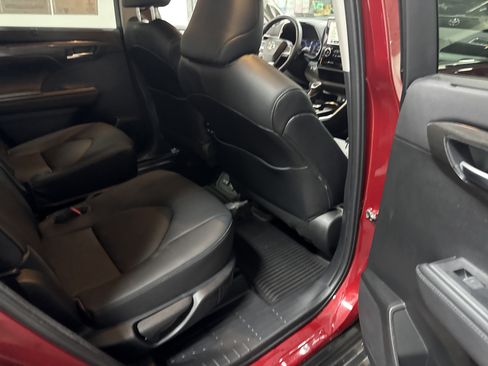 Used 2023 Toyota Highlander Platinum AWD/4WD image 38