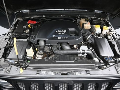 Used 2021 Jeep Wrangler Unlimited Sahara AWD/4WD image 8