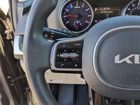 Certified 2022 Kia Carnival LX image 30