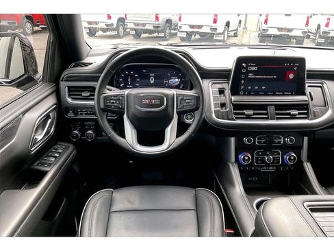 Used 2023 GMC Yukon SLT w/ SLT Premium Package AWD/4WD image 5