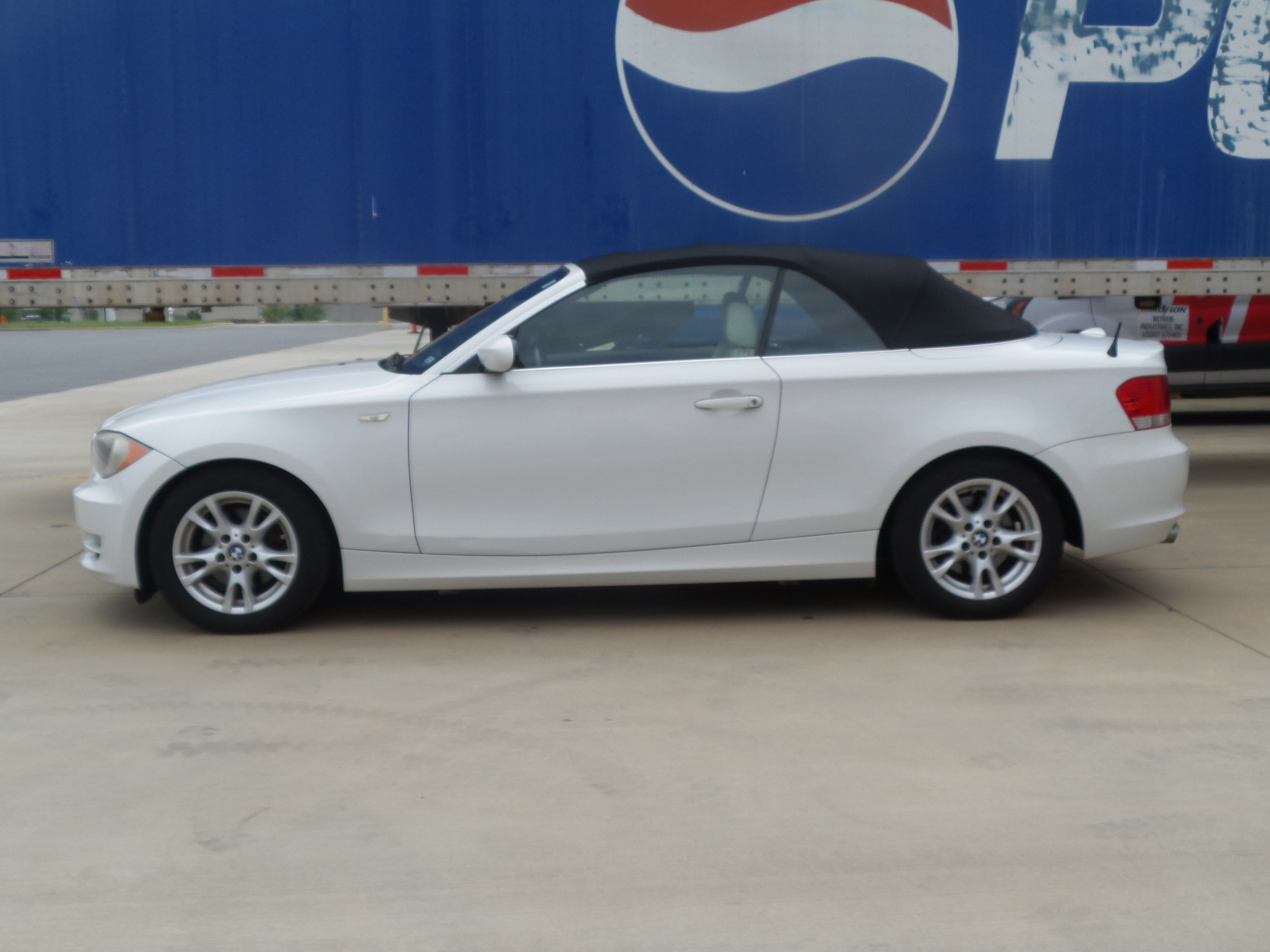 Used 2009 BMW 128i Convertible RWD image 3