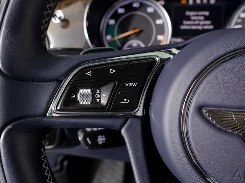 Used 2019 Bentley Bentayga AWD/4WD image 24