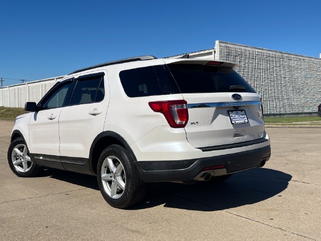 Used 2018 Ford Explorer XLT FWD image 3