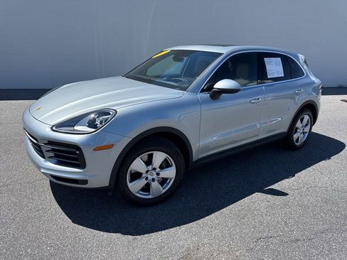Used 2023 Porsche Cayenne AWD/4WD image 2